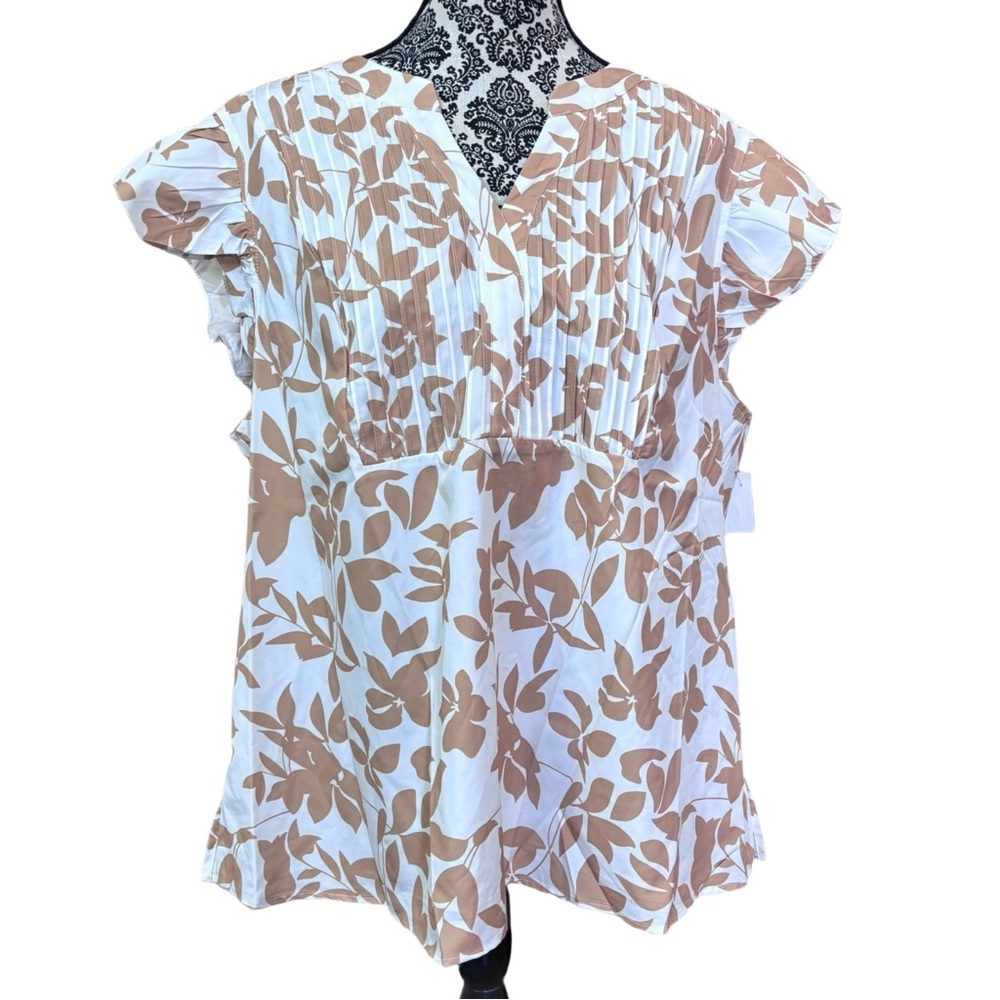 Women’s Flowy White & Beige Floral V-Neck Short Flutter Sleeve Top 2X XXL